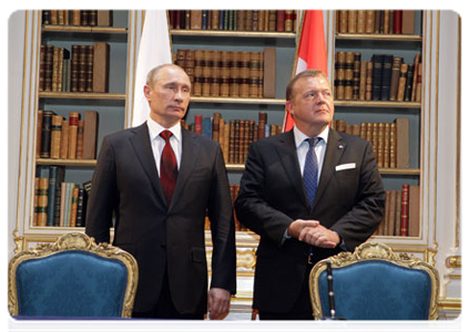 Russian-Danish documents being signed following talks between the two countries’ prime ministers