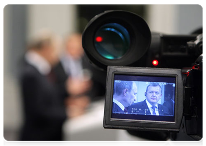 Prime Minister Vladimir Putin and his Danish counterpart Lars Lokke Rasmussen addressing the media to summarise their talks