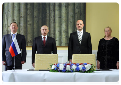 В присутствии Председателя Правительства России В.В.Путина и Премьер-министра Королевства Швеция Ф.Рейнфельдта состоялась церемония подписания совместных документов