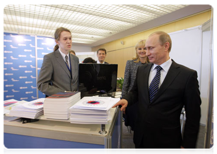 Prime Minister Vladimir Putin visits exhibition of mini healthcare clinics
