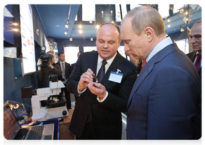 Prime Minister Vladimir Putin visited the Research Institute of Physical Measurements, where, among other things, he viewed an exhibition at the company history museum