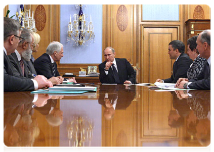 Prime Minister Vladimir Putin with the leaders of the United Russia party