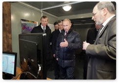 Председатель Правительства Российской Федерации В.В.Путин, прибывший с рабочим визитом в Новгородскую область, осмотрел новейший метеорологический радиолокатор