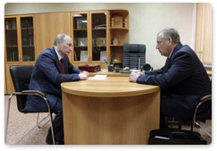 Председатель Правительства Российской Федерации В.В.Путин провёл рабочую встречу с губернатором Новгородской области С.Г.Митиным