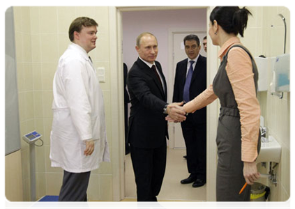 Накануне вечером Председатель Правительства Российской Федерации В.В.Путин в ходе рабочей поездки в Санкт-Петербург посетил клинику «Мать и дитя»