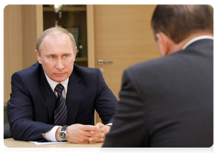 Prime Minister Vladimir Putin meeting with Samara Governor Vladimir Artyakov