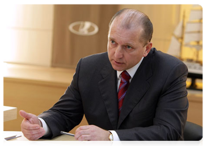 Samara Region Governor Vladimir Artyakov at a meeting with Prime Minister Vladimir Putin