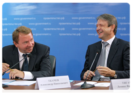 Vladimir Kozhin, head of the Presidential Property Management Department, and Alexander Tkachev, governor of the Krasnodar Territory, at the Presidium meeting of the President’s Council on Physical Fitness and Sports