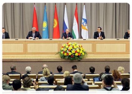 Vladimir Putin with his Belarusian and Kazakhstani counterparts during a news conference following the meetings of the EurAsEC Interstate Council and the Supreme Body of the Customs Union