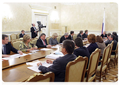 Prime Minister Putin at a meeting on drafting the federal budget for 2012 and 2013-2014