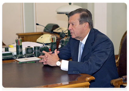 First Deputy Prime Minister Viktor Zubkov during a working meeting with Prime Minister Vladimir Putin