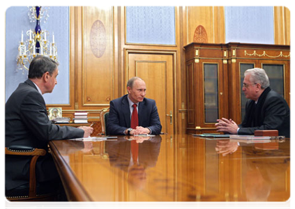 Prime Minister Vladimir Putin at a meeting with Minister of Culture Alexander Avdeyev and Director of the State Hermitage Museum Mikhail Piotrovsky