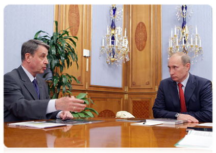 Prime Minister Vladimir Putin at a meeting with Minister of Culture Alexander Avdeyev and Director of the State Hermitage Museum Mikhail Piotrovsky