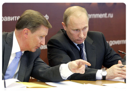 Prime Minister Vladimir Putin and Deputy Prime Minister Sergei Ivanov at a meeting on improving the efficiency of road construction and maintenance