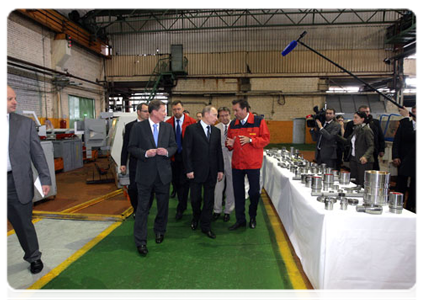 Prime Minister Vladimir Putin visits the Tverskoy Ekskavator plant