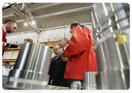 Prime Minister Vladimir Putin visits the Tverskoy Ekskavator plant