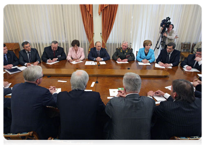 В.В.Путин провёл встречу с членами координационного совета ОНФ