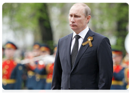 Prime Minister Vladimir Putin at wreath-laying ceremony at the Tomb of Unknown Soldier