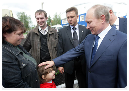 Перед посещением выставки Председатель Правительства Российской Федерации В.В.Путин пообщался с местными жителями