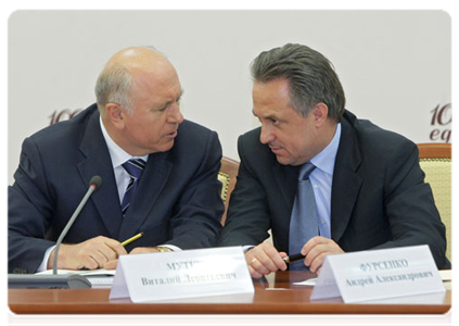 Minister of Sports, Tourism and Youth Policy Vitaly Mutko and head of the Republic of Mordovia Nikolai Merkushkin at a meeting of the steering committee charged with organising the celebrations of the 1,000th anniversary of the unification of the Mordovian and Russian peoples