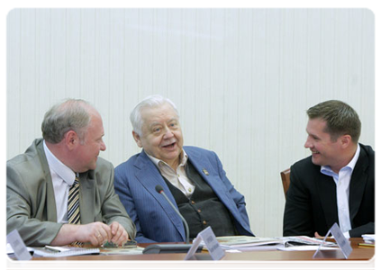 Artistic Director and Manager of the Chekhov Moscow Art Academic Theatre Oleg Tabakov, Merited Master of Sports Alexei Nemov and Valery Yurchyonkov, director of the Research Institute for the Humanities under the government of the Republic of Mordovia