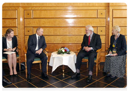 Prime Minister Vladimir Putin meets with International Labour Organisation General Director Juan Somavia during his working visit to Switzerland