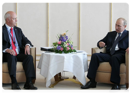 Председатель Правительства Российской Федерации В.В.Путин встретился с Генеральным секретарём Международной организации по стандартизации Робом Стилом