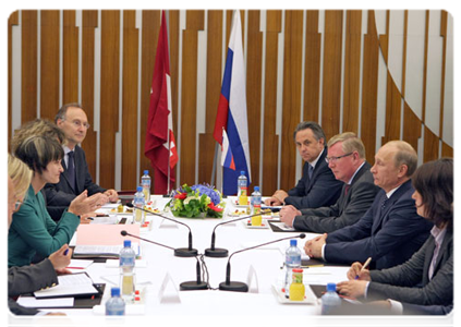 Prime Minister Vladimir Putin meets with President of the Swiss Confederation Micheline Calmy-Rey