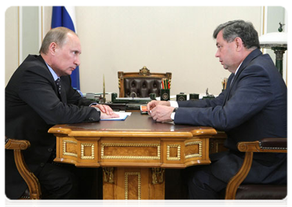 Prime Minister Vladimir Putin meets with Kaluga Region Governor Anataoly Artamonov