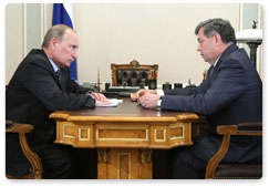 Председатель Правительства Российской Федерации В.В.Путин провёл рабочую встречу с губернатором Калужской области А.Д.Артамоновым