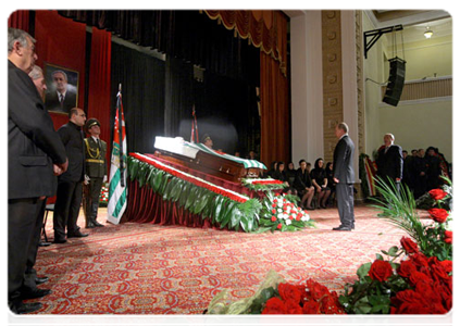 Prime Minister Vladimir Putin pays last respects to Abkhazian President Sergei Bagapsh who died last Sunday