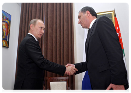Председатель Правительства Российской Федерации В.В.Путин встретился с Премьер-министром Абхазии С.М.Шамбой