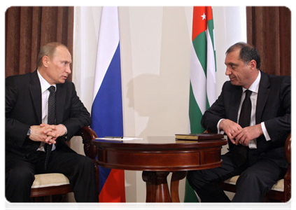 Prime Minister Vladimir Putin meets with Abkhazian Prime Minister Sergei Shamba