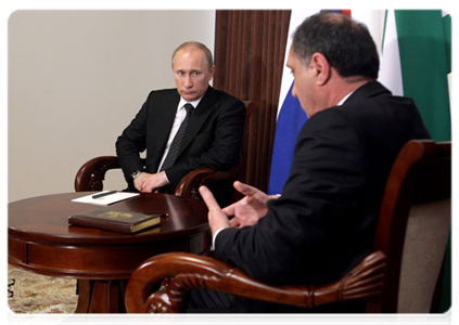 Prime Minister Vladimir Putin meets with Abkhazian Prime Minister Sergei Shamba