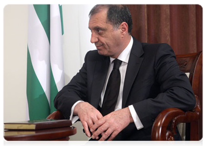 Премьер-министр Абхазии С.М.Шамба на встрече с Председателем Правительства Российской Федерации В.В.Путиным