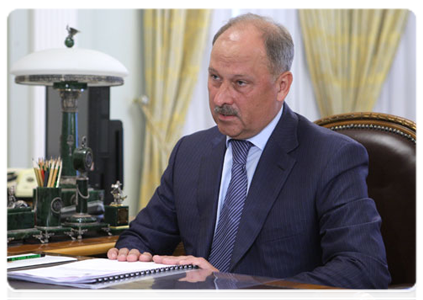 Vnesheconombank Chairman Vladimir Dmitriyev at a meeting with Prime Minister Vladimir Putin