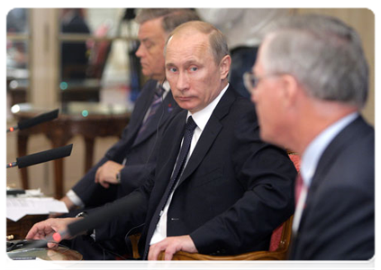 Prime Minister Vladimir Putin with core members of Russian-French Dialogue public association in Paris