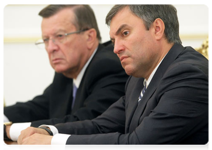 Deputy Prime Minister and Chief of Staff of the Government Executive Office Vyacheslav Volodin and First Deputy Prime Minister Viktor Zubkov at a Government Presidium meeting