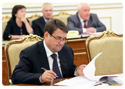 Transport Minister Igor Levitin at a Government Presidium meeting
