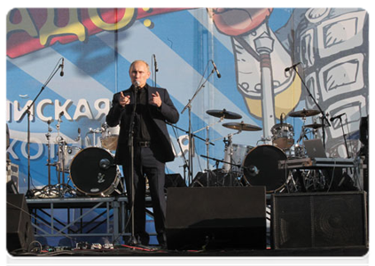 Prime Minister Vladimir Putin giving an address at an anti-drug campaign concert