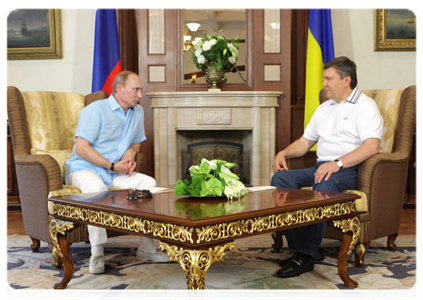 Prime Minister Vladimir Putin arrives in the Crimea on a private visit, meets with Ukrainian President Viktor Yanukovych
