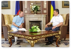Председатель Правительства России В.В.Путин прибыл в Крым с частным визитом, где встретился с Президентом Украины В.Ф.Януковичем