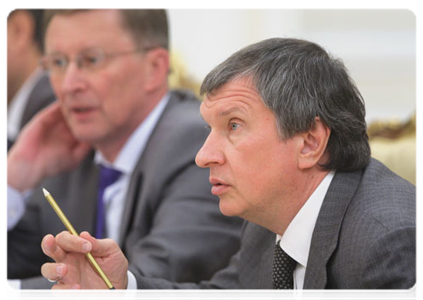 Deputy Prime Minister Igor Sechin at a Government Presidium meeting