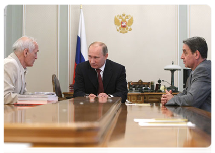 Prime Minister Vladimir Putin with Culture Minister Alexander Avdeyev and People’s Artist of the USSR Vasily Lanovoi