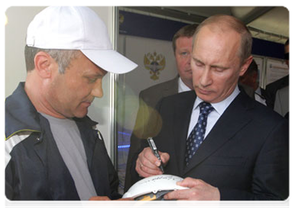 Prime Minister Vladimir Putin meets with builders of the Big Novorossiisk Tunnel on the North Caucasus Railway