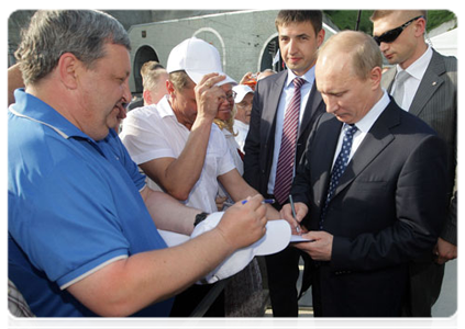 Председатель Правительства Российской Федерации В.В.Путин встретился со строителями Большого Новороссийского тоннеля на Северо-Кавказской железной дороге