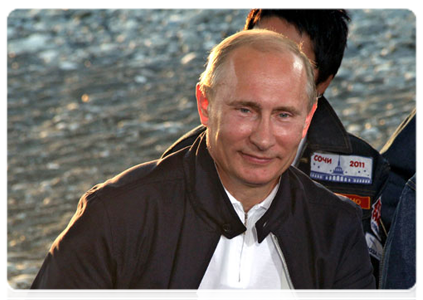 Председатель Правительства Российской Федерации В.В.Путин встретился в Сочи с первой сменой стройотряда - победителями акции «Стройотряд «Авторадио», а также артистами – участниками акции