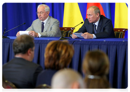Prime Minister Vladimir Putin and Ukrainian Prime Minister Mykola Azarov hold joint news conference following a meeting of the Russian-Ukrainian Economic Cooperation Committee