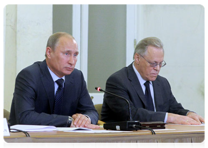 Prime Minister Vladimir Putin meets with economists from the Russian Academy of Sciences