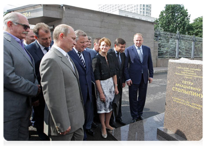 Prime Minister Vladimir Putin taking part in laying the foundation stone for a monument to Pyotr Stolypin, following a meeting of the organising committee for the celebration of the prominent politician's 150th birthday anniversary